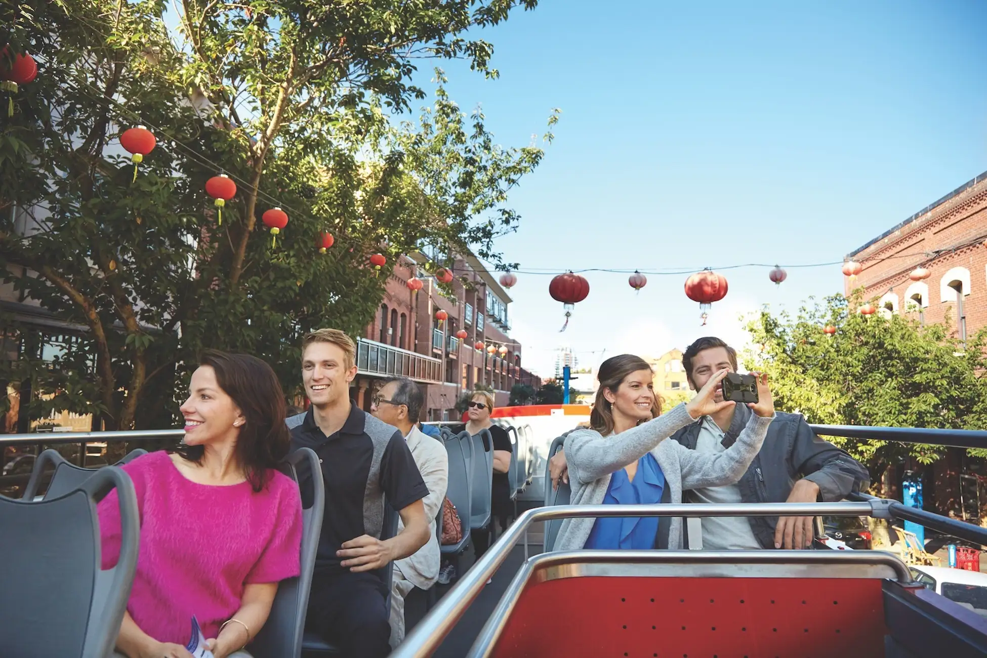 Victoria: Hop-On-Hop-Off Sightseeing Bus Tour