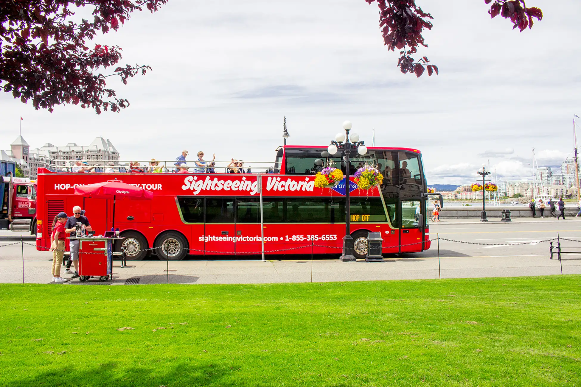 Victoria: Hop-On-Hop-Off Sightseeing Bus Tour