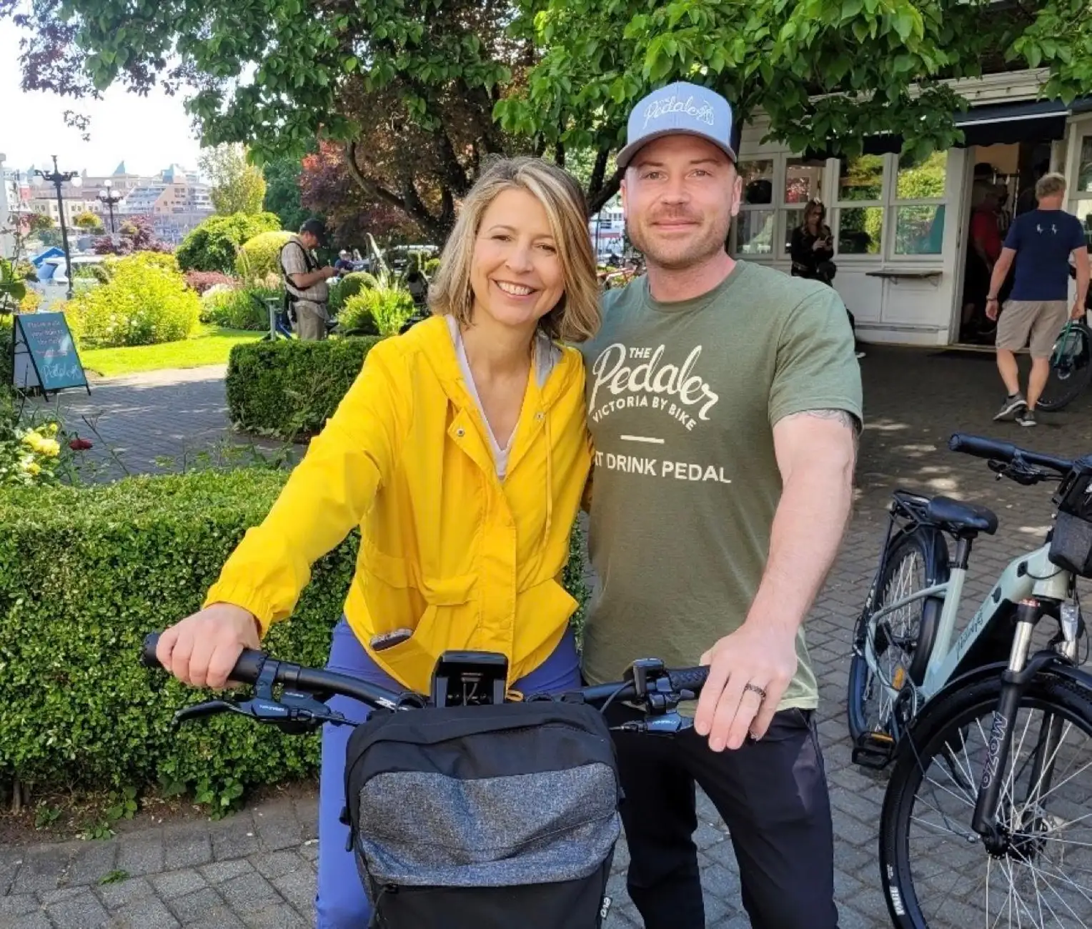 Victoria City Highlights Bike Tour - Castle Hoods & Legends