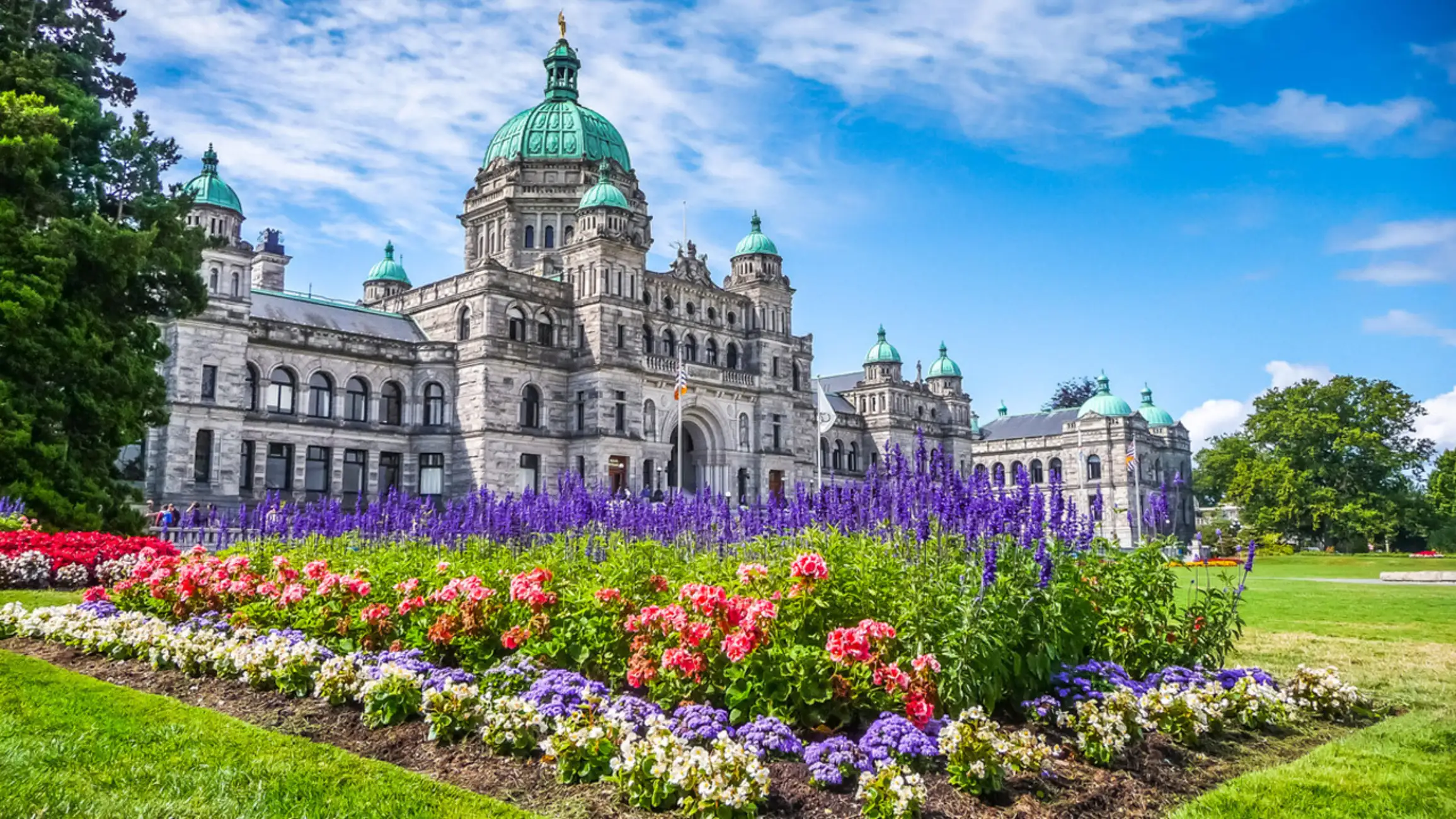 Victoria: Driving Tour w/ Malahat Skywalk & Butchart Gardens